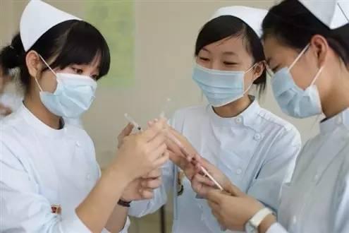 谁说护士只会打针发药？我们无所不能的好么